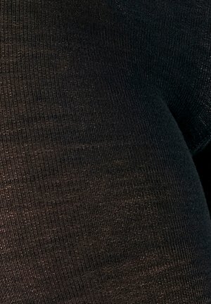 Leggings neri con una texture a coste, caratterizzati da una vestibilità aderente e un tessuto liscio ed elastico per comfort e flessibilità. Nessun motivo visibile.