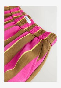 Nevybráno, pink orange stripe