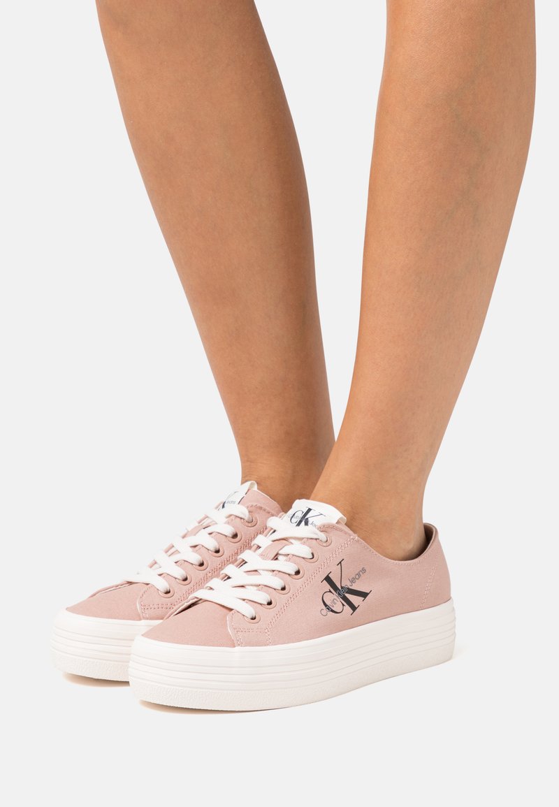 Calvin Klein Jeans FLATFORM ESSENTIAL MONO - Sneaker low - cafe creme
