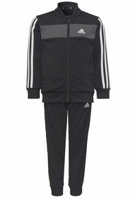 Survêtement noir Adidas avec veste zippée et pantalons. Comprend un panneau de poitrine gris, trois bandes blanches sur chaque manche et des poignets élastiques.
