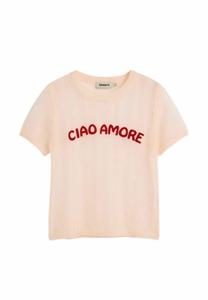 Pull à manches courtes rose clair avec le texte rouge « CIAO AMORE » sur la poitrine et un col rond.