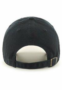 Căciulă de baseball din bumbac negru cu vizieră curbă, curea ajustabilă la spate și material texturat. Fără grafice sau modele vizibile.
