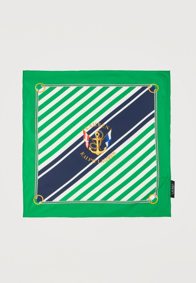 Μεταξωτό φουλάρι με ρίγες σε πράσινο, λευκό και ναυτικό μπλε, με χρυσό έμβλημα άγκυρας, ναυτικά σημαιάκια και το κείμενο «Lauren Ralph Lauren» στο κέντρο.