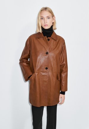 Massimo Dutti LONG - Leather jacket - brown