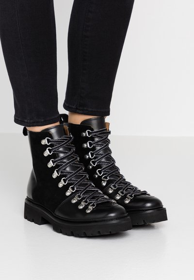 Grenson NANETTE - Botas de tornozelo com plataforma - black