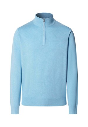 Lichtblauwe trui met lange mouwen, een halve ritssluiting en een hoge kraag, met geribbelde manchetten en zoom, weergegeven op een witte achtergrond.