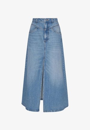Lichtblauwe denim midi-rok met centrale voorzijde split, voorzakken, ceintuurlussen en zichtbare stikdetails.