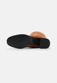 Tamaris Overknees - cognac