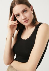 LELA Slim Fit - Top - black