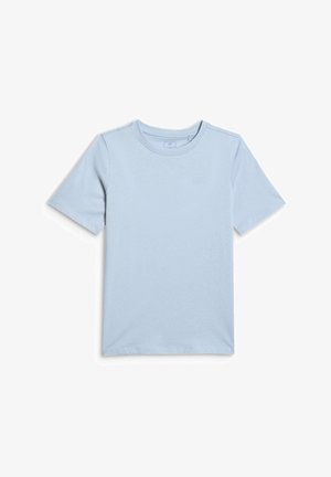 T-shirt bleu clair à manches courtes et col rond avec un logo discret sur la poitrine, présenté à plat sur fond blanc.