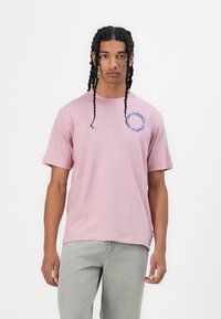 New Balance CIRCULAR LOGO UNISEX - T-shirts med print - pink