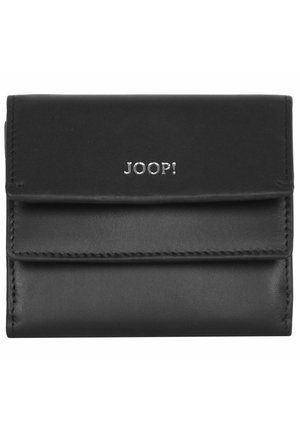 Schwarze Lederbörse mit glatter Textur, ausgestattet mit einem Klappenverschluss und einem silberfarbenen, embossed "JOOP!" Logo auf der Vorderseite. Kompaktes Design.