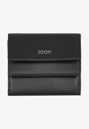 Zwarte leren portemonnee met een gladde textuur, voorzien van een klep sluiting en een zilverkleurig reliëf "JOOP!" logo aan de voorkant. Compact ontwerp.