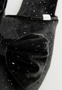 Next REGULAR FIT-BOW - Lahtised kingad - black