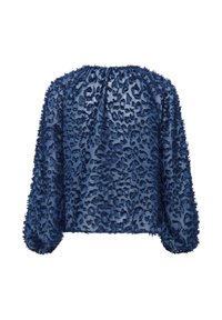Marineblauwe sheer blouse met textured luipaardprint, voorzien van lange mouwen en eenGathered neckline. Zachte stof met fuzzy accenten.