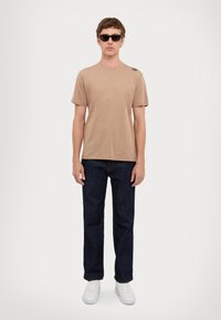 EA7 Emporio Armani Apdrukāts T-krekls - portabella