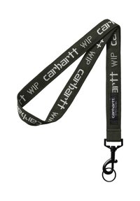 Lanyard verde de poliéster con texto blanco repetido "Carhartt WIP", con un clip negro para sujetar y una textura de tela suave.