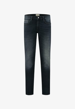 Dunkelblaue Jeans im Slim-Fit mit fünf Taschen, subtilen Verwaschungen und Kontrastnähten. Der Stoff hat eine glatte Textur.