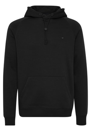 Schwarzer Kapuzenpullover mit einer vorderen Kängurutasche, verstellbarem Kordelzug und gerippten Bündchen. Verfügt über ein dezentes Logo auf der Brust.