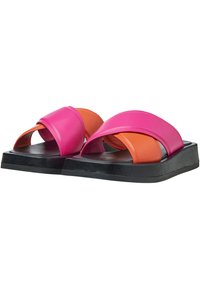 NEWD. Pantofle - pink comb