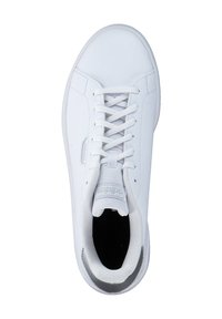 Vita sneakers med slät syntetisk ovandel, platta vita snören, perforerad tungspets och mörk innersula. Rundad tå och lätt sula design.