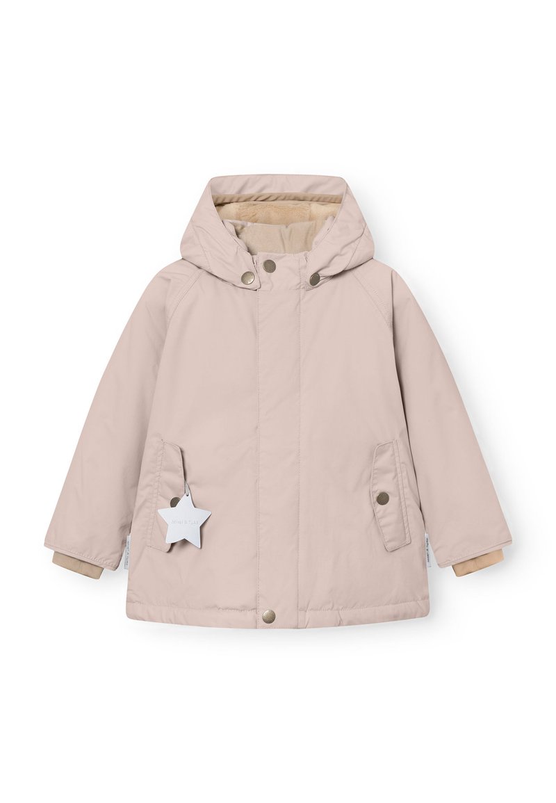 Cappotto imbottito rosa con cappuccio, caratterizzato da bottoni a scatto, tasche laterali e un'etichetta a forma di stella. Interno foderato con una morbida trama beige.