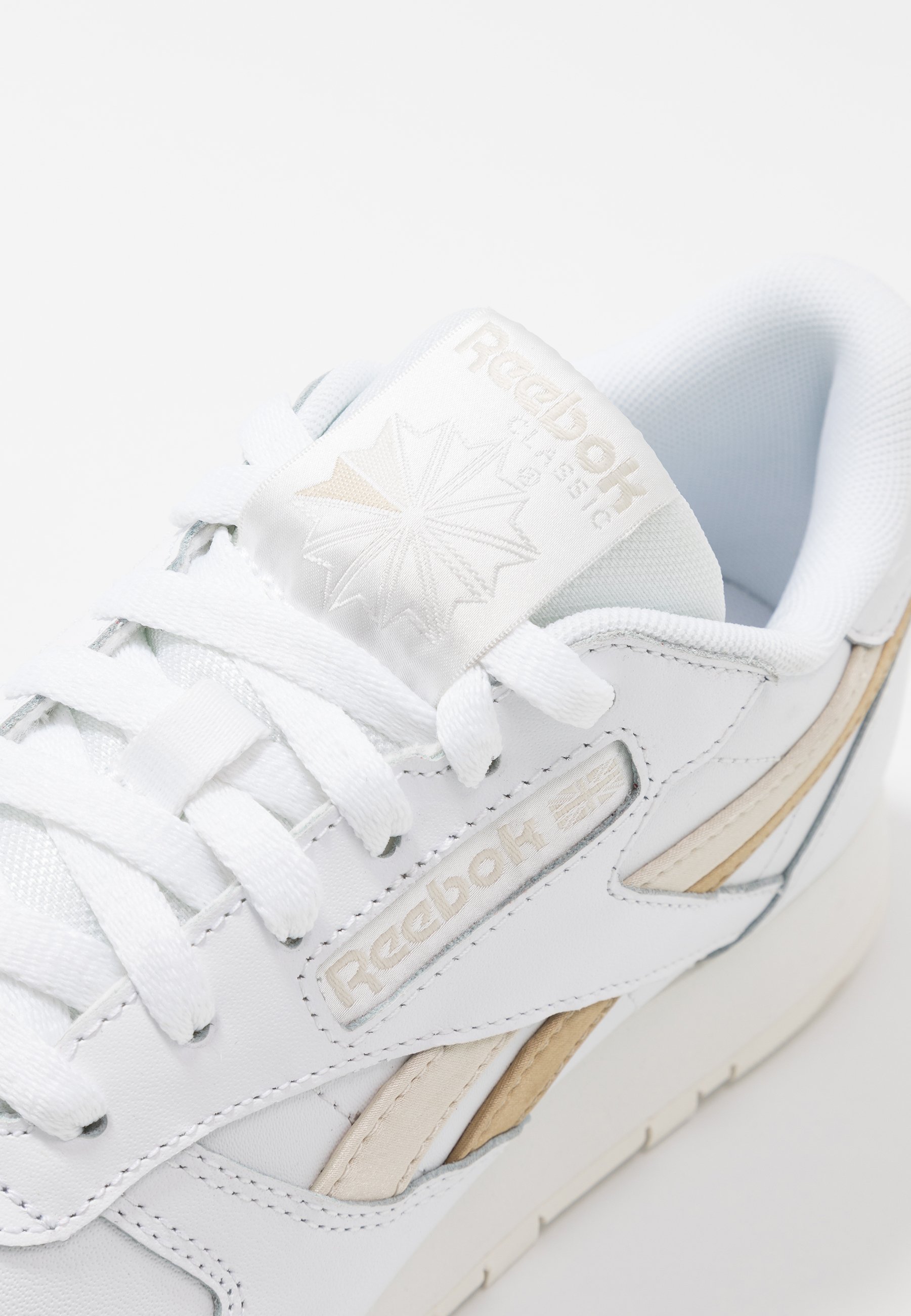 reebok classic blanc beige