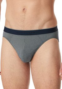 Slip da uomo con motivo a righe verticali blu e grigio. Tessuto morbido con una vita elastica blu scuro caratterizzata dal logo "Schiesser".