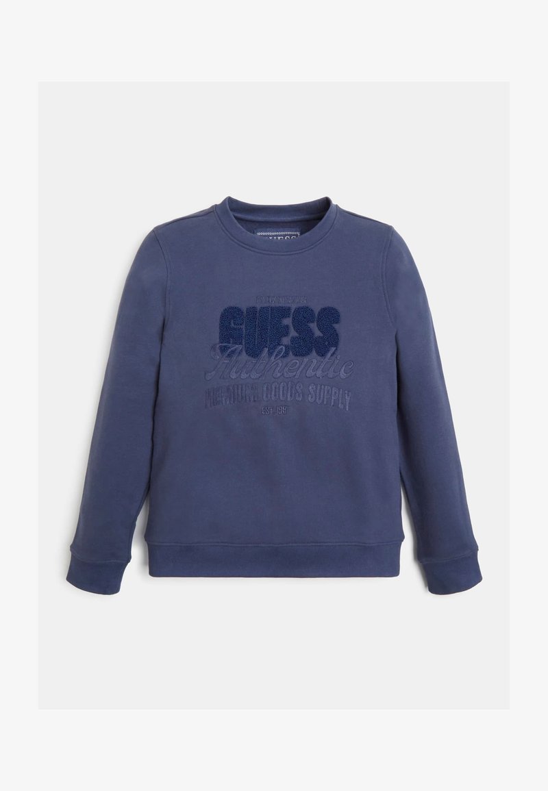 Felpa blu navy con collo a barca, maniche lunghe e logo testurizzato "GUESS Authentic". Tessuto morbido con una superficie liscia e polsini a coste.