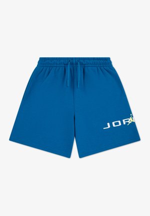 Kék elasztikus derékszíjjal ellátott rövidnadrág, húzózsinórral, oldalzsebekkel, valamint fehér "JORDAN" felirattal és sárga Jumpman logóval a jobb lábszáron.