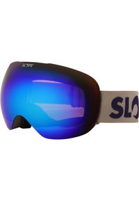 Ski goggles med en stor, böjd linse med blå toning, en svart ram och ett beige band med mörkblå text. Slät yta genom hela.