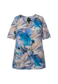 Túnica de cuello en V floral de tela ligera, con tonos de azul, crema y verde azulado, con mangas cortas y un patrón de flores abstractas.