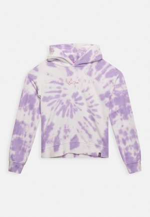 Paarse tie-dye hoodie met een witte achtergrond. Heeft een kangoeroezak, een trekkoord capuchon en 'VIBES ONLY' tekst in roze borduurwerk.