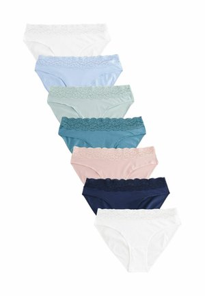 Zeven paar damesondergoed in verschillende kleuren: wit, lichtblauw, pastelgroen, teal, roze, marineblauw, elk met kantinleg aan de tailleband.