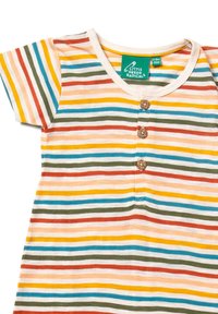 Gestreiftes Kurzarmkleid in Beige mit grünen, blauen, gelben, orangen und roten Streifen. Drei Holzknöpfe am Ausschnitt.