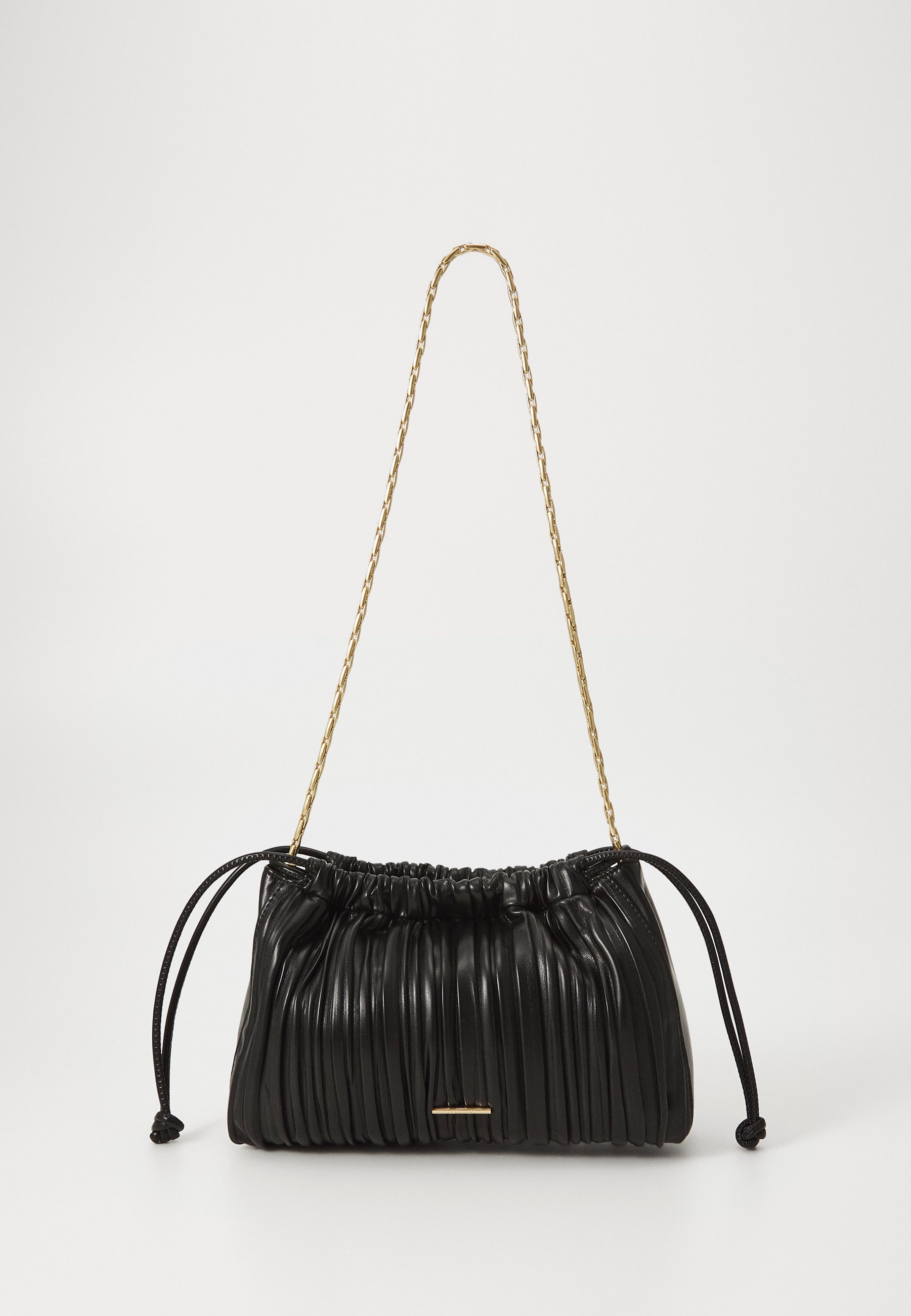 CK Jeans■(W) Drawstring Shoulder Bag ■送料込 Calvin Klein Jeans drawstring crossbody bag in black | ASOS