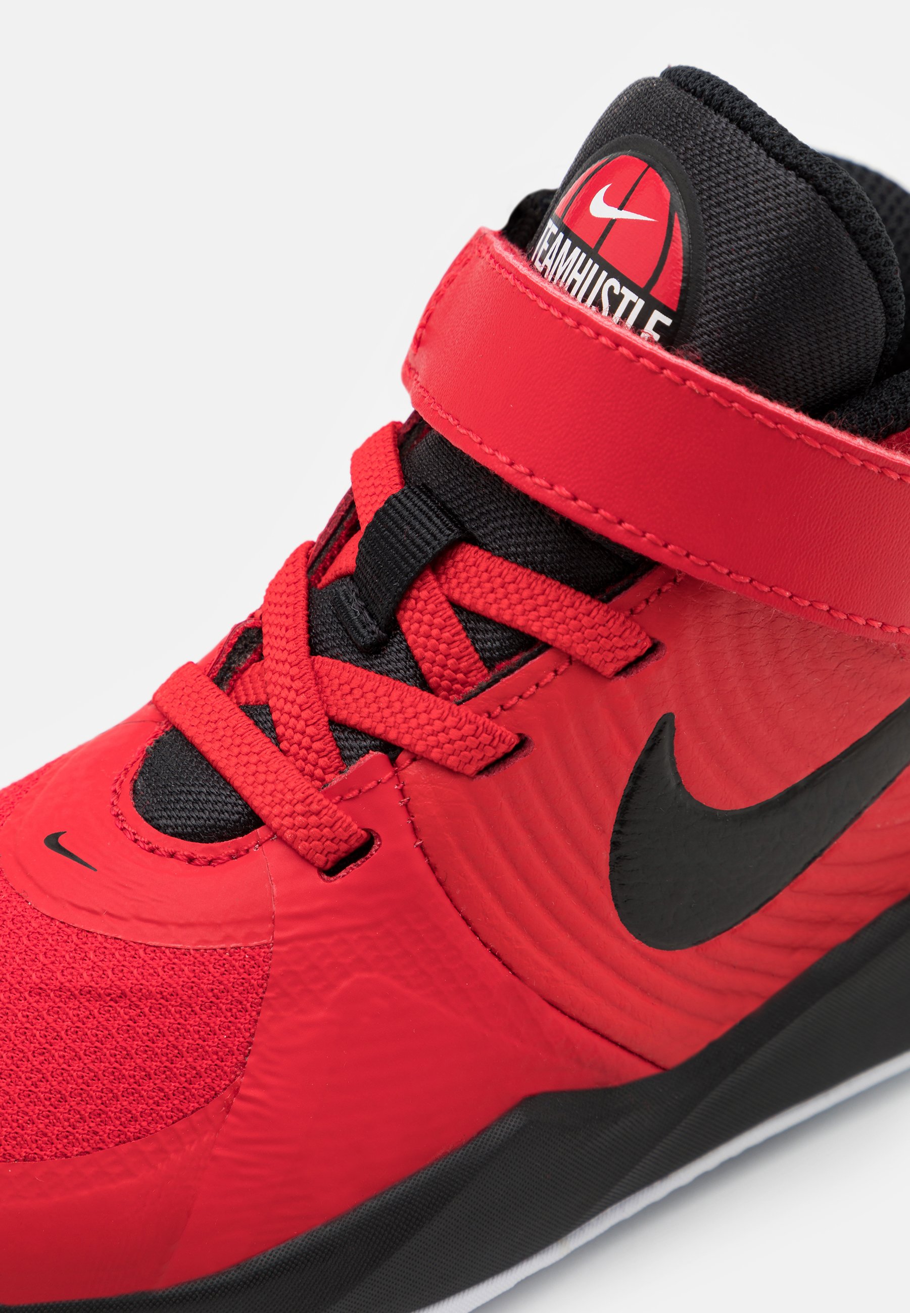 nike team hustle rouge