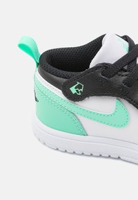 Jordan JORDAN 1 LOW - Joggesko - white/black/green glow