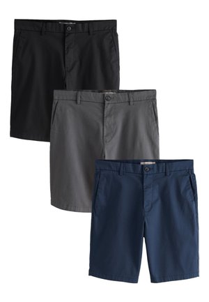 Tre par herre casual shorts i sort, grå og mørkeblå, arrangeret overlappende på en hvid baggrund.