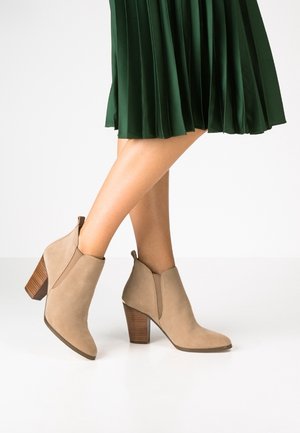 Enkellaarsjes met hoge hak - beige