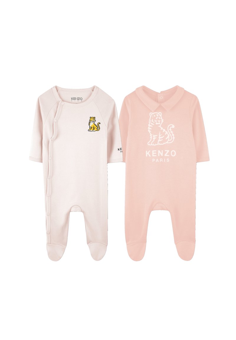 Deux bodies pour bébé : l'un rose clair avec un graphisme de tigre, l'autre crème avec des boutons-pression sur le côté et un accent de tigre brodé. Tissu en coton doux.