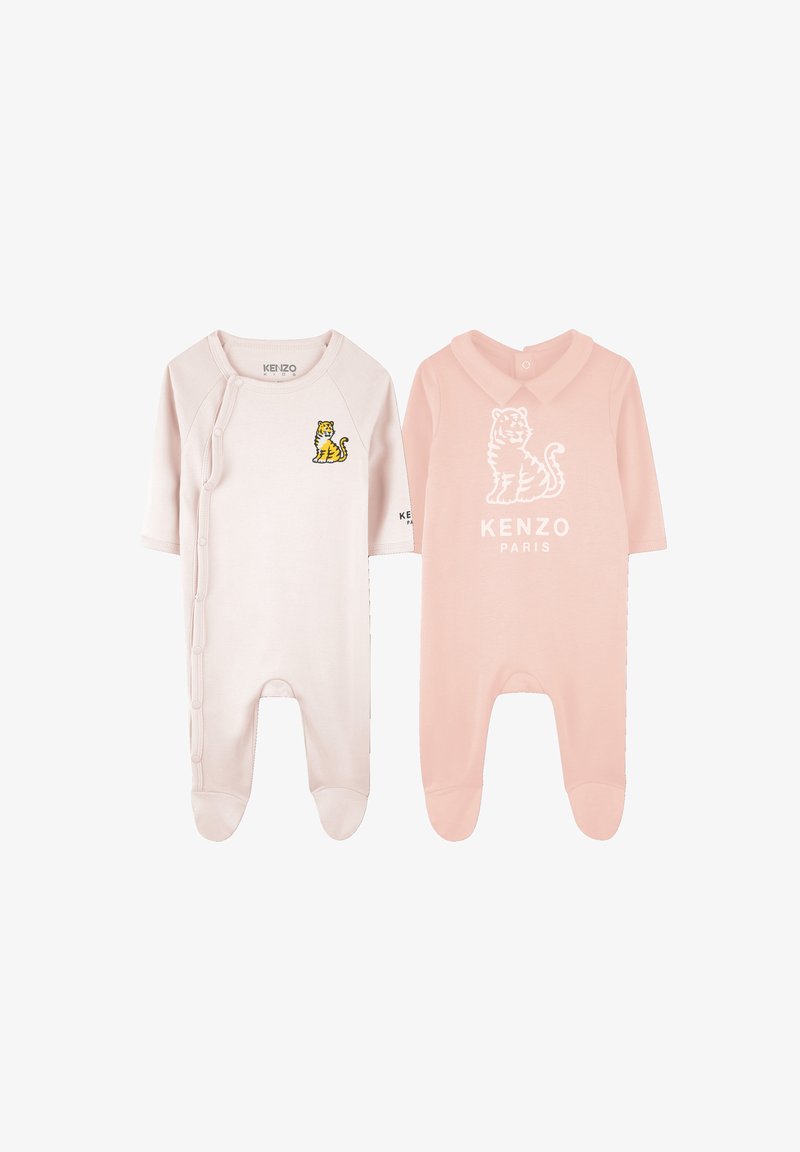 Deux bodies pour bébé : l'un rose clair avec un graphisme de tigre, l'autre crème avec des boutons-pression sur le côté et un accent de tigre brodé. Tissu en coton doux.