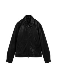 Chaqueta de cuero negra con cierre de cremallera, cuello ancho y dos bolsillos laterales. Presenta una textura ligeramente brillante y un corte relajado.