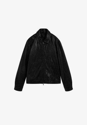 Zwarte leren jas met een ritsluiting, brede kraag en twee zijzakken. Heeft een licht glanzende textuur en een ontspannen pasvorm.