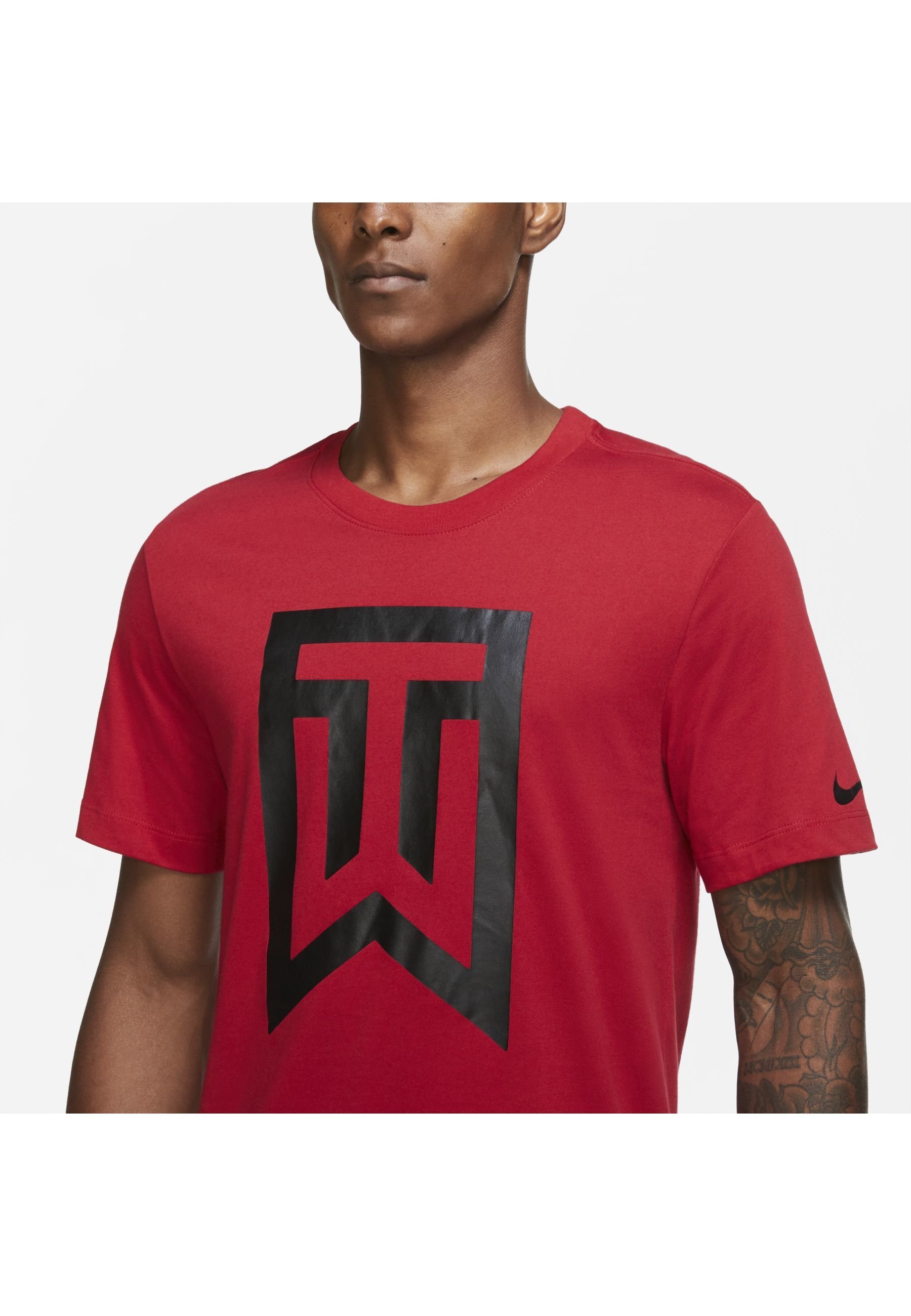 tiger woods red nike shirt