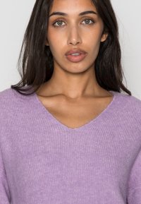 Vero Moda VMCREWLEFILE VNECK  - Camisola - lavendula melange