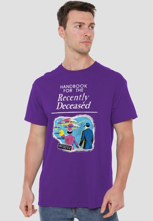 Warner Brothers, BEETLEJUICE/THE HANDBOOK - Print T-shirt - purple
