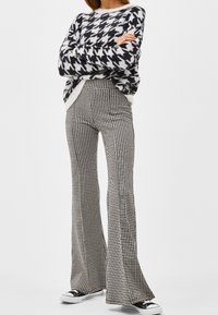 Bershka Stickad tröja - black