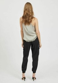 VILA Top - light grey