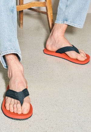 Next, REGULAR FIT - EDIT FLIP FLOPS . - Zehentrenner - red
